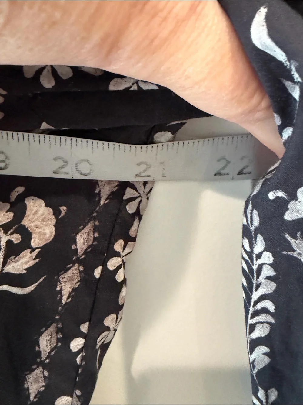 Entro Floral Ruffle Blouse Size Medium - Picture 15 of 16